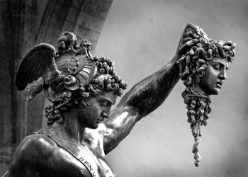 بازگشت ‌بی‌نهایت به وحشت خود ارجاع: عرفان قربانی