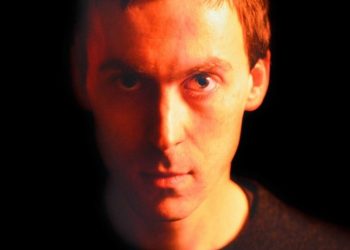 نیک لند و شتاب‌گرایی